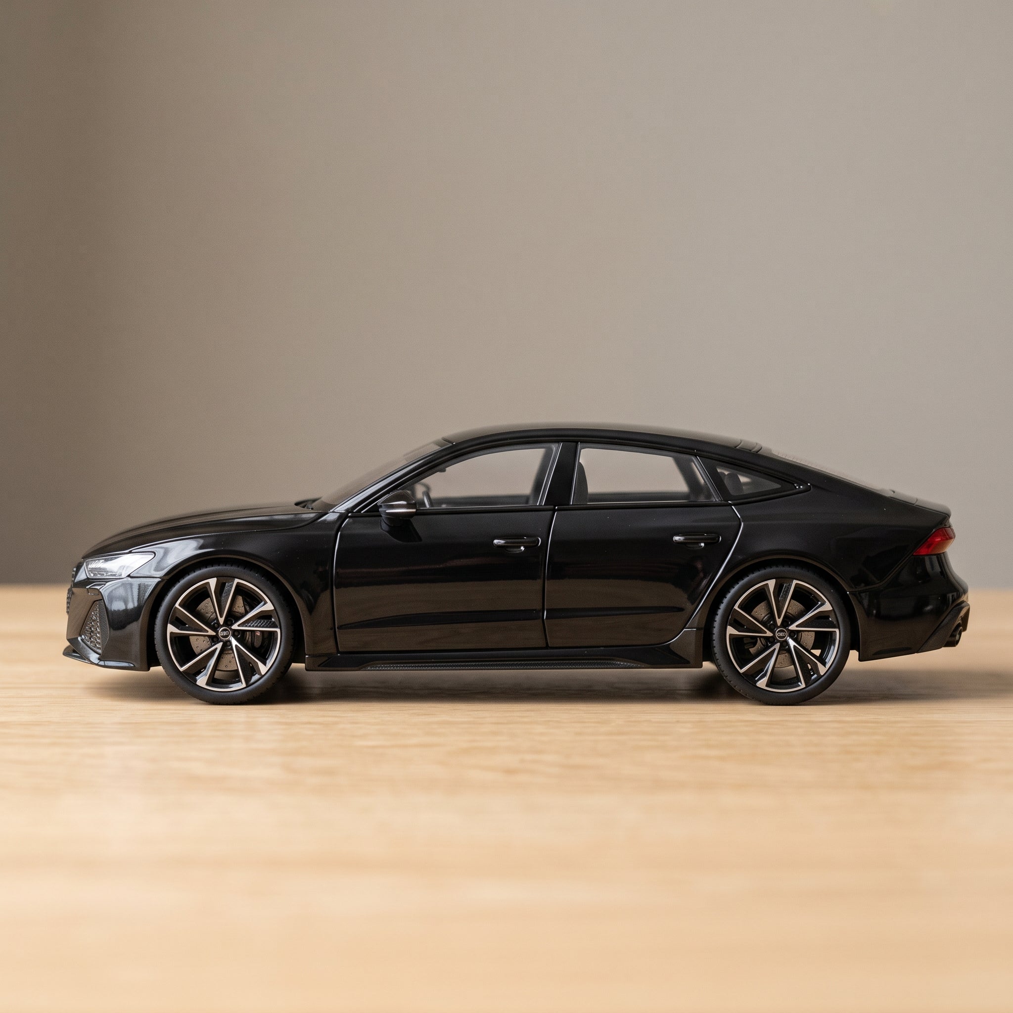 Audi RS7 Diecast Model – Black (1:24 Scale)