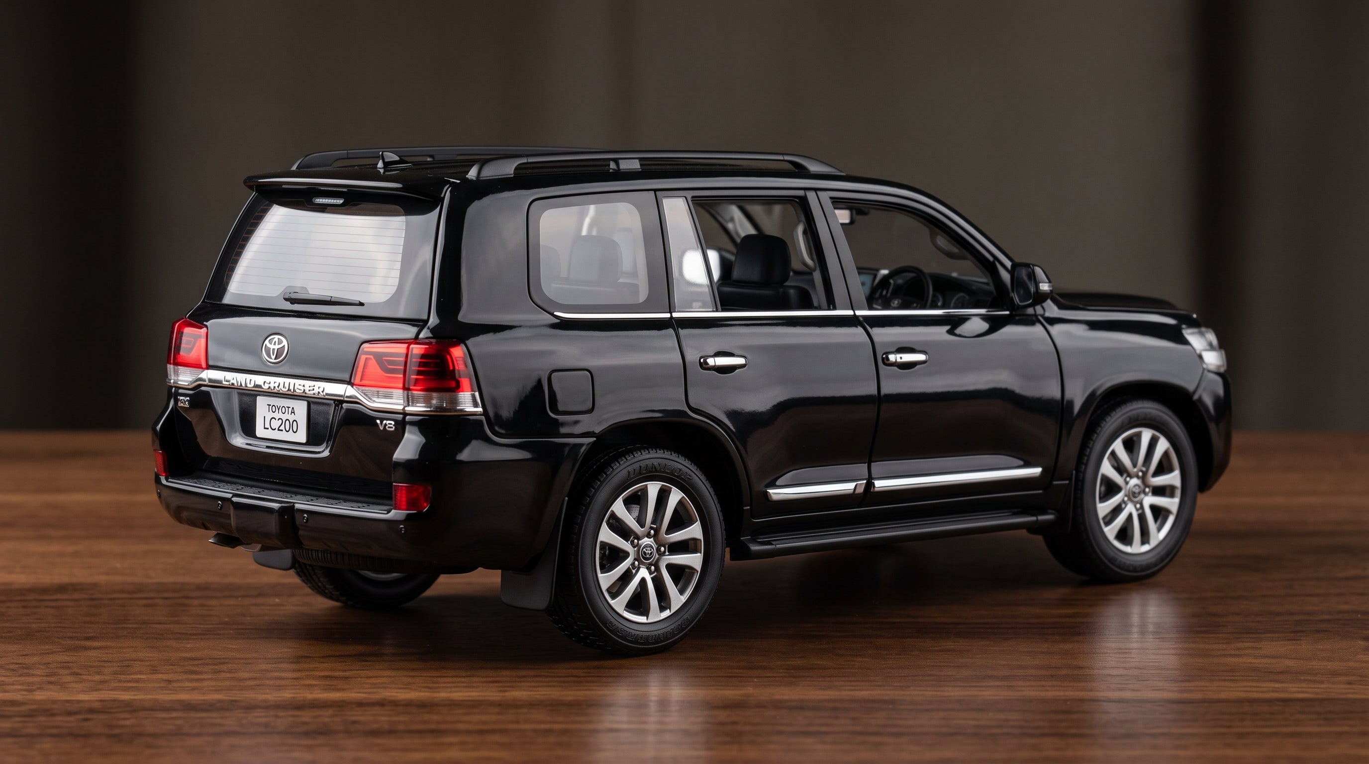 Land Cruiser 200 1:24 Scale Premium  DieCast Model
