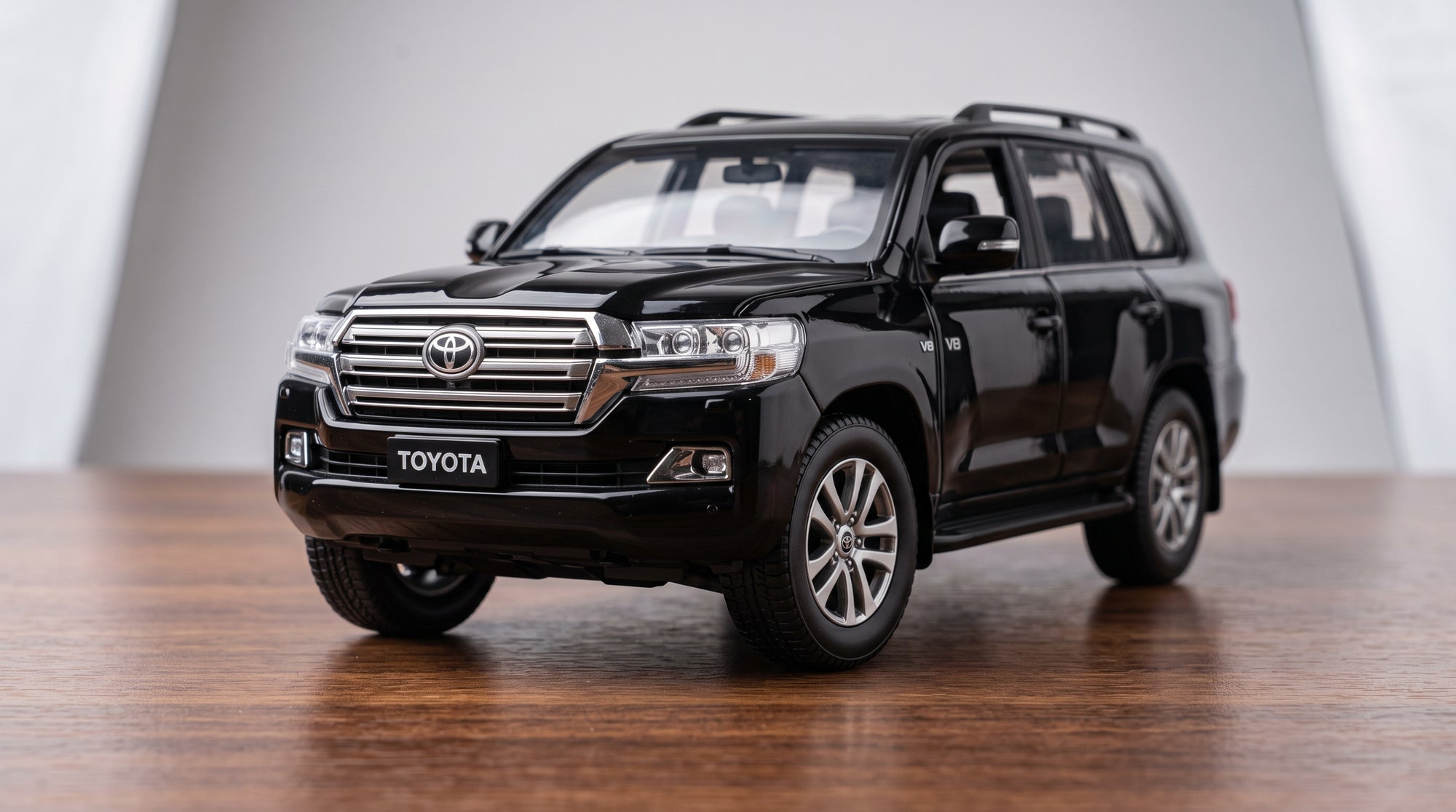 Land Cruiser 200 1:24 Scale Premium  DieCast Model