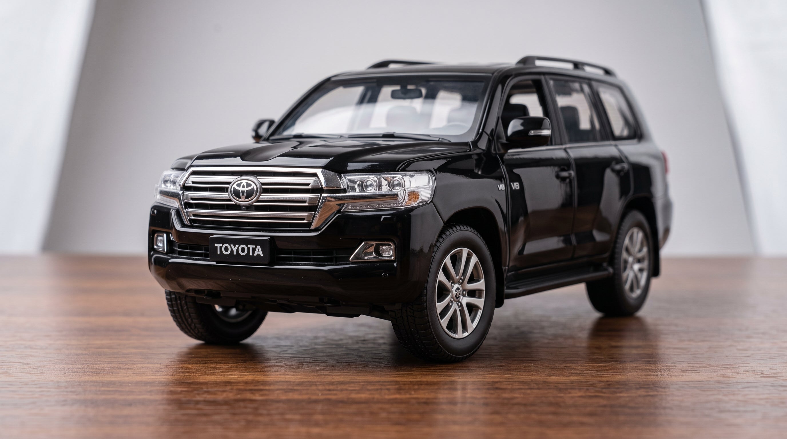 Land Cruiser 200 1:24 Scale Premium  DieCast Model