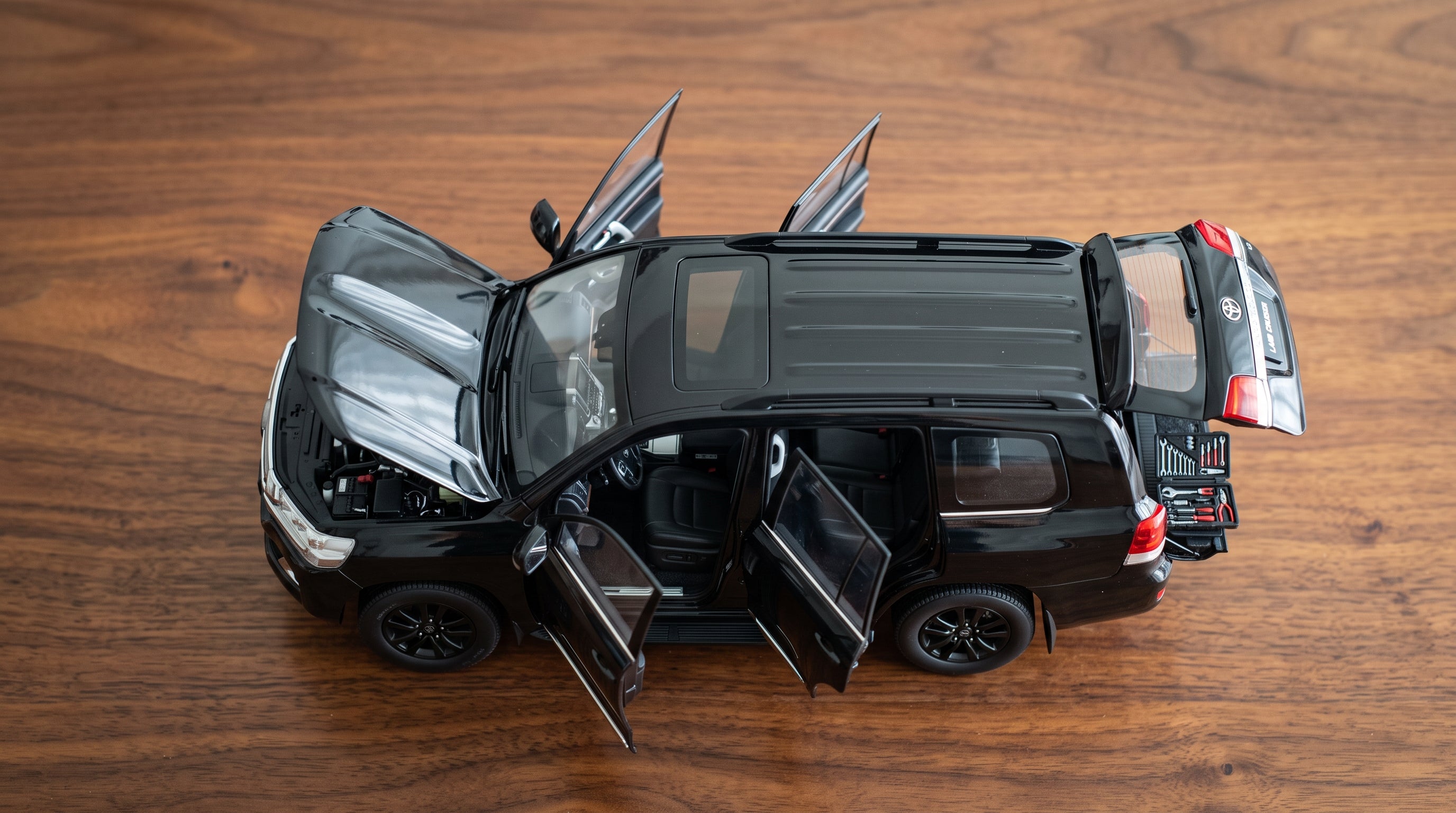 Land Cruiser 200 1:24 Scale Premium  DieCast Model