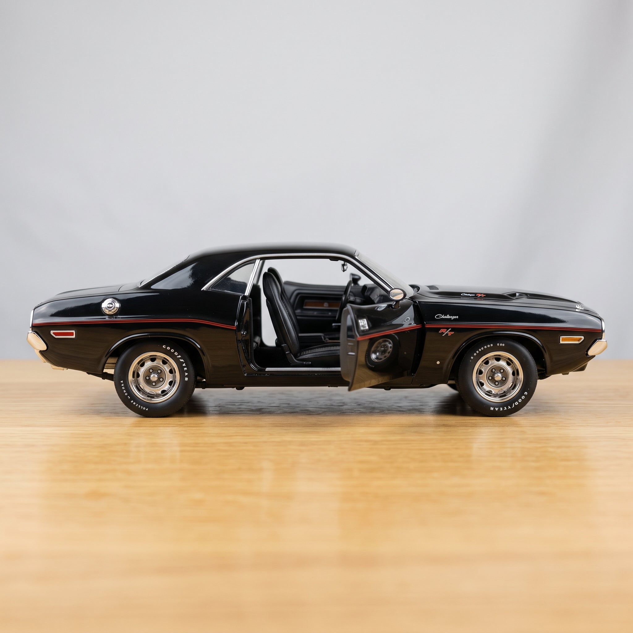 Doge Challenge 1970 Diecast Model 1:24 Scale