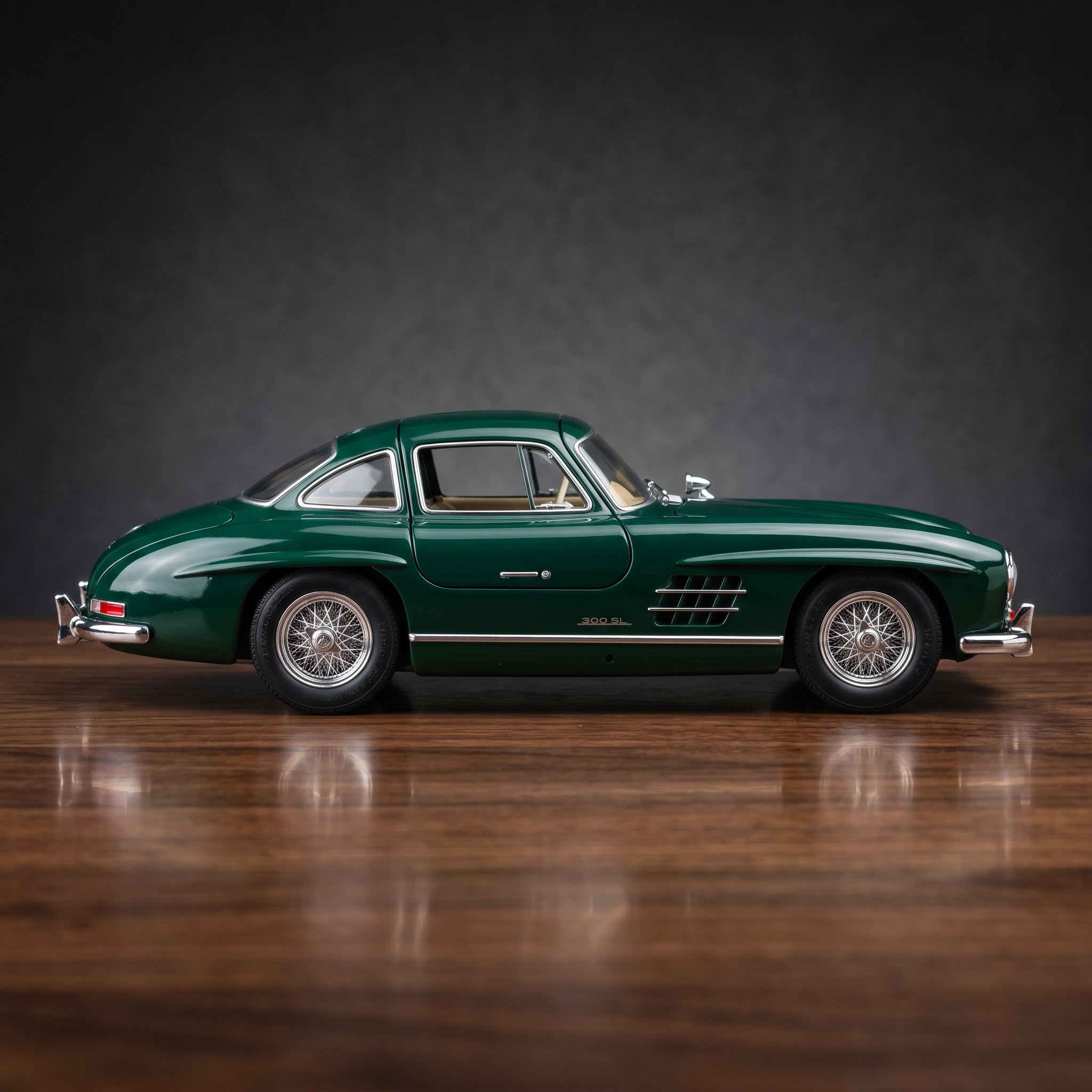 Mercedes Bnez 300 Sl vintage Diecast Model 1:24 Scale