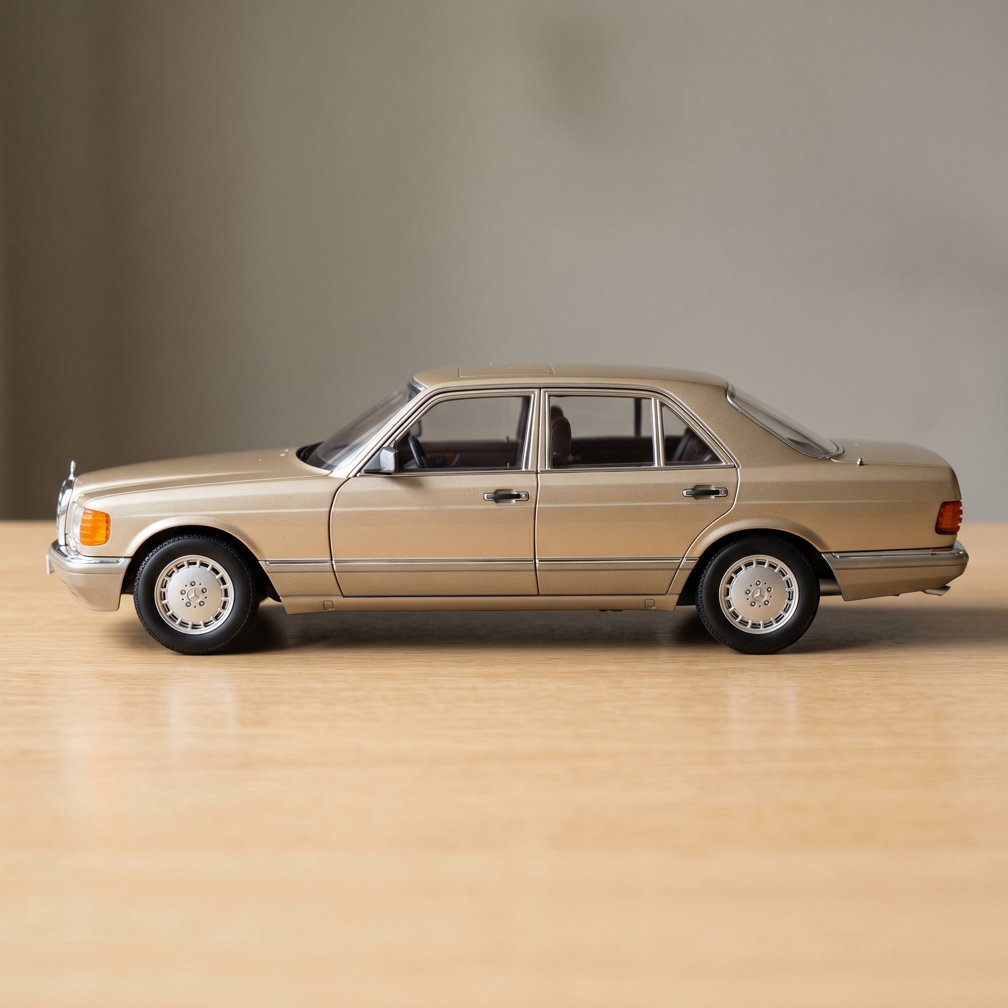 Mercedes-Benz S-Class W126 Diecast Model 1:32