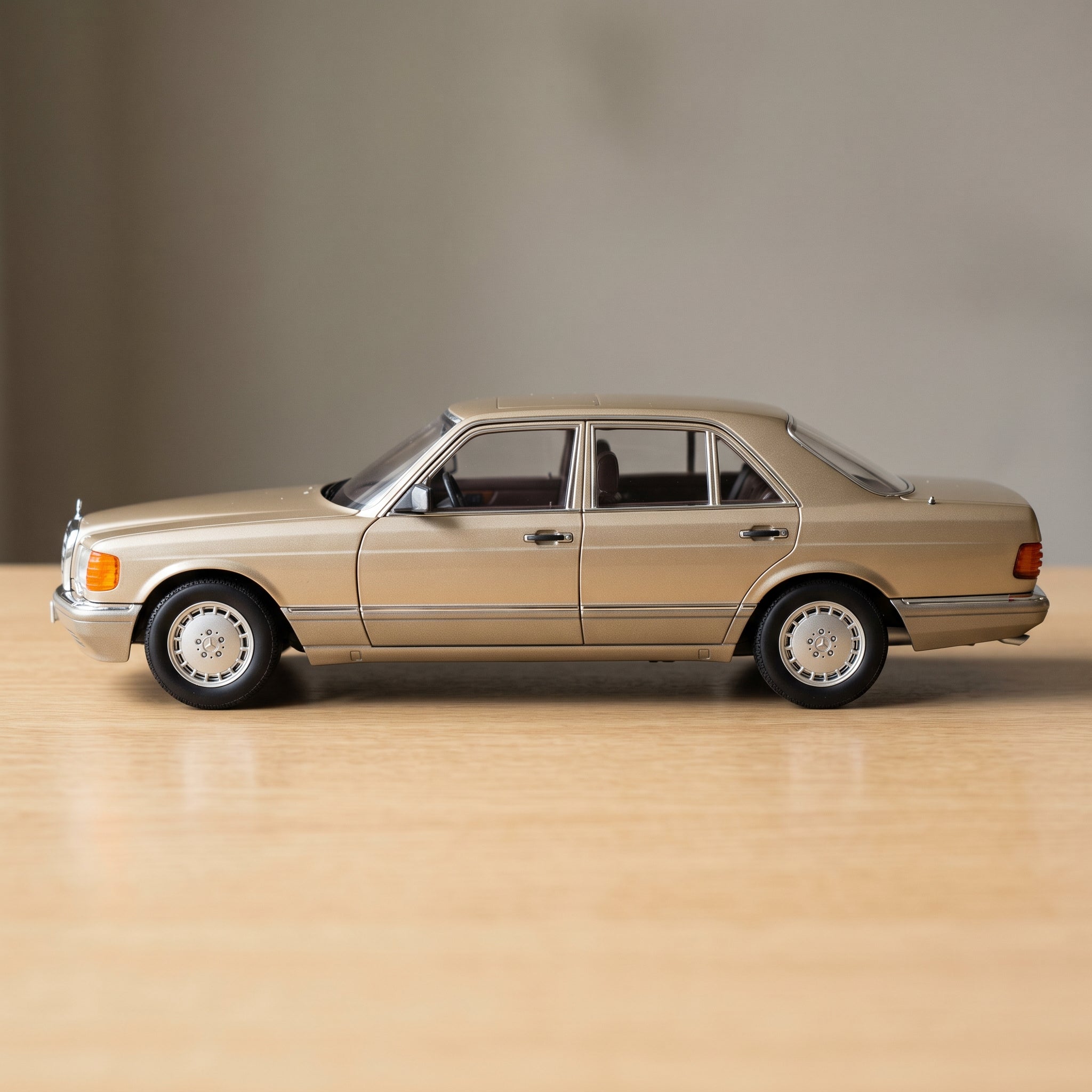 Mercedes-Benz S-Class W126 Diecast Model 1:32
