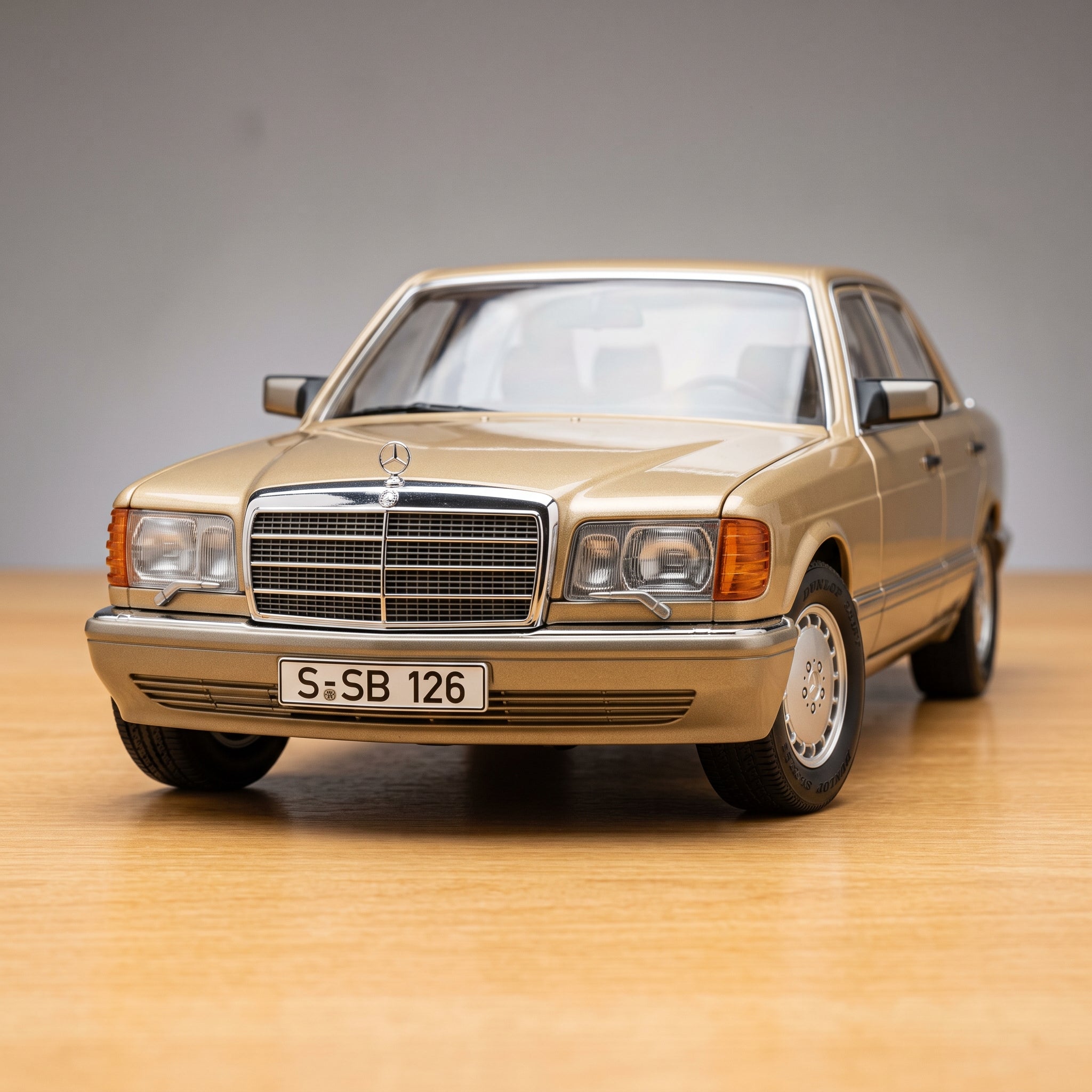 Mercedes-Benz S-Class W126 Diecast Model 1:32