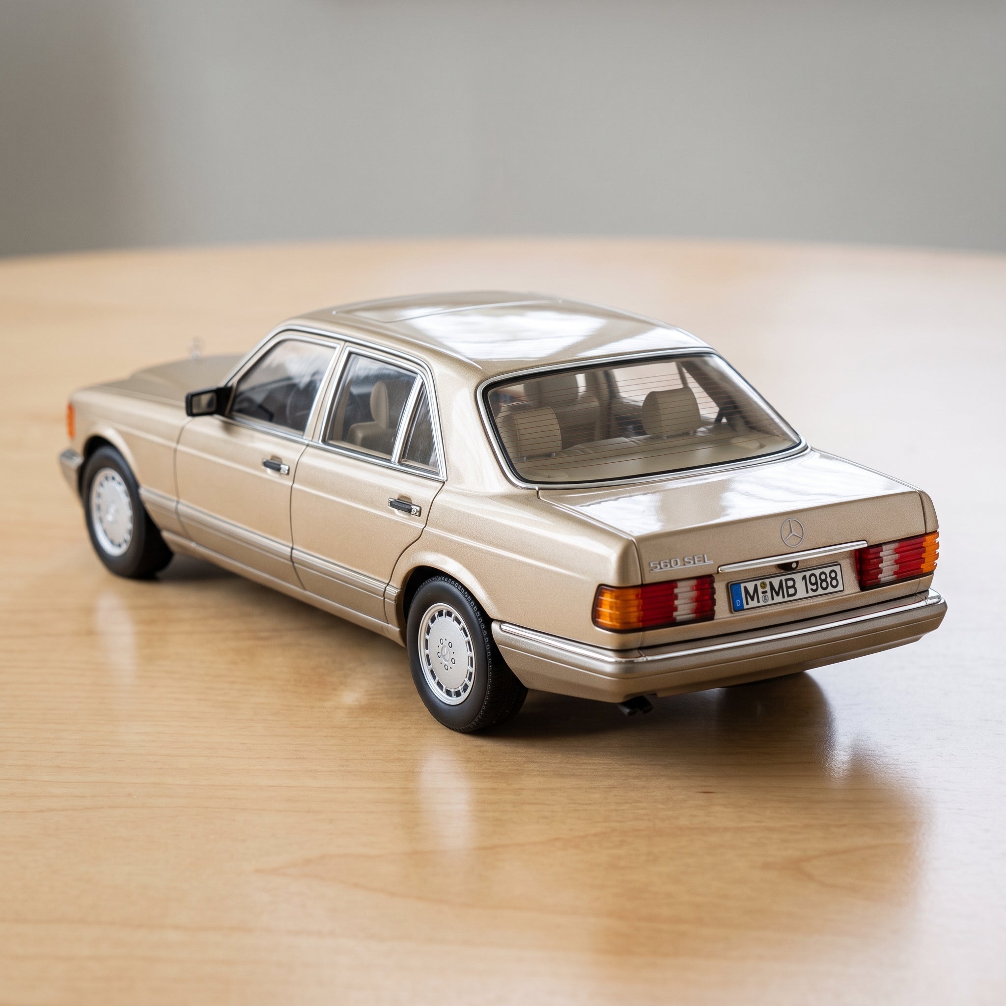 Mercedes-Benz S-Class W126 Diecast Model 1:32