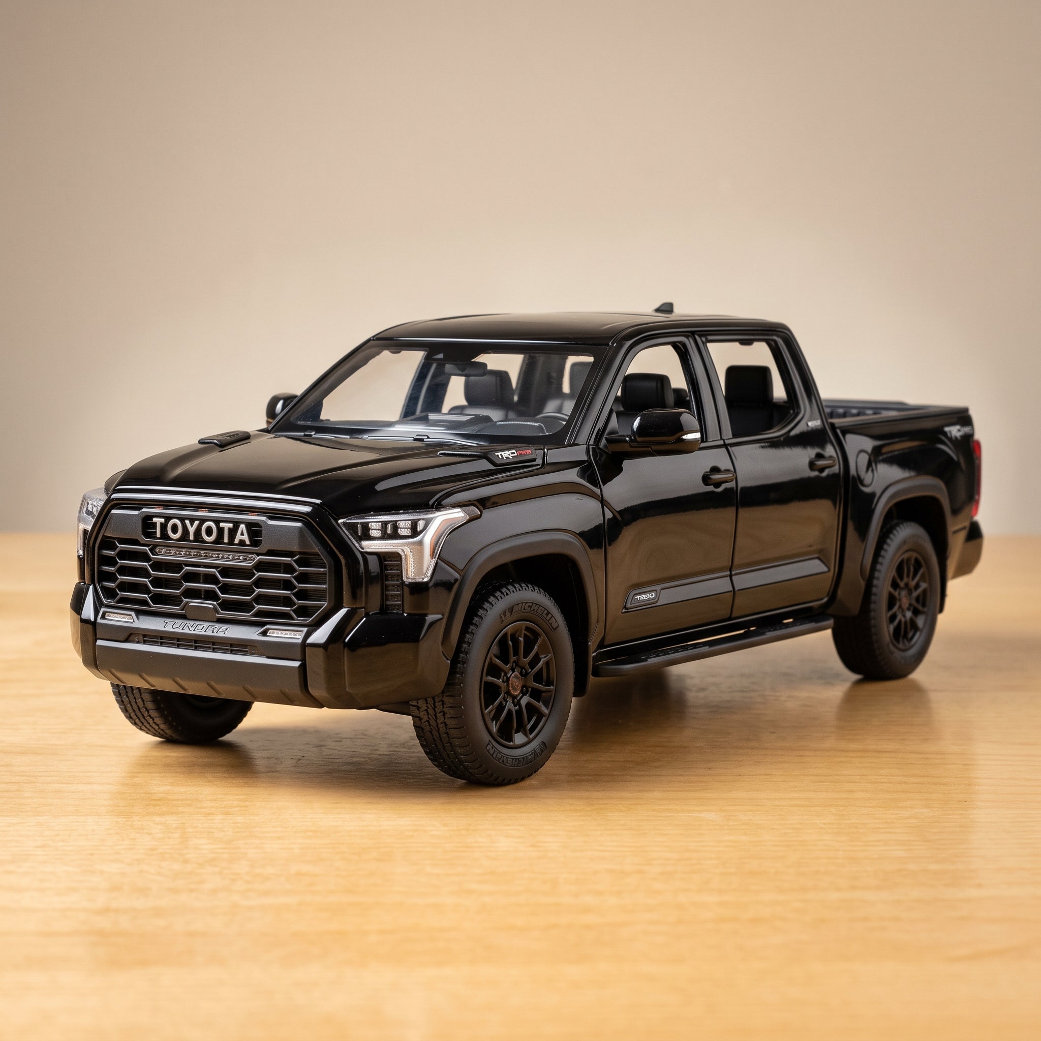 Toyota Tundra CrewMax Diecast Model – Black (1:32 Scale)