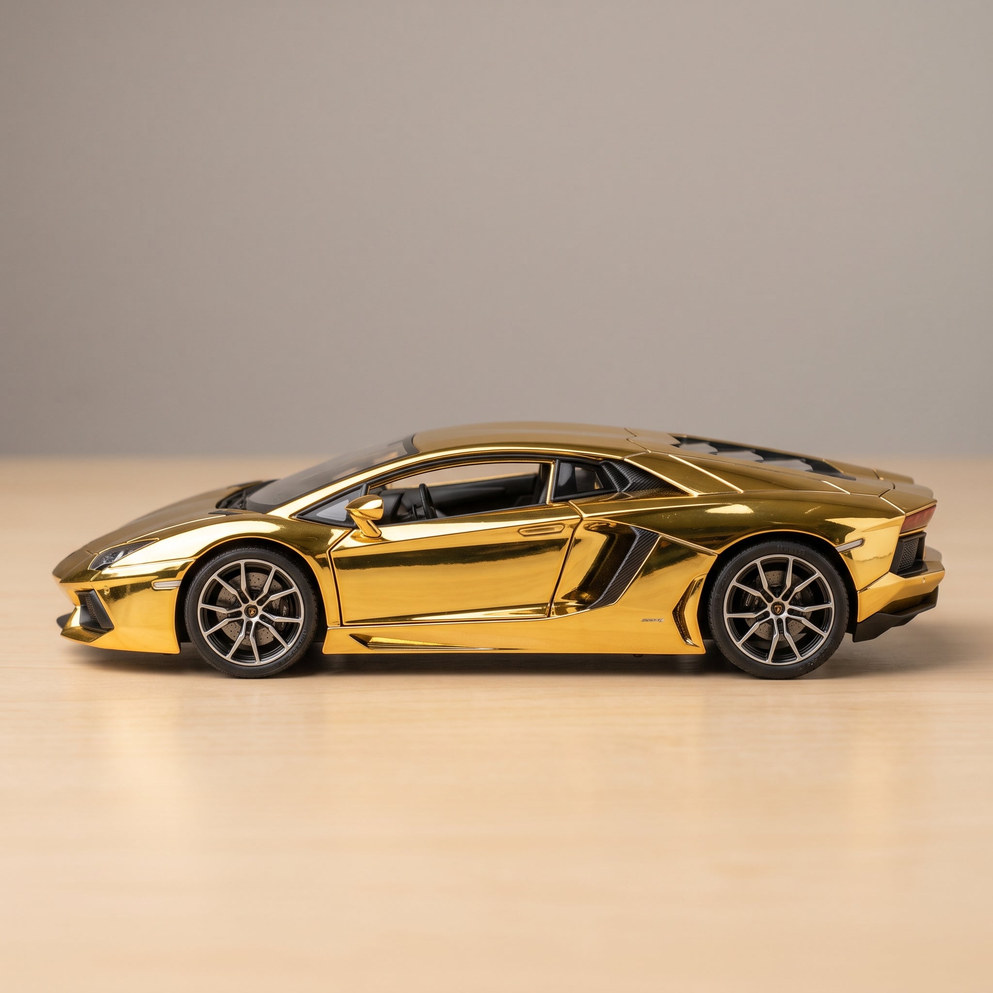 Lamborghini Aventador Diecast Model – Gold Chrome (1:32 Scale)