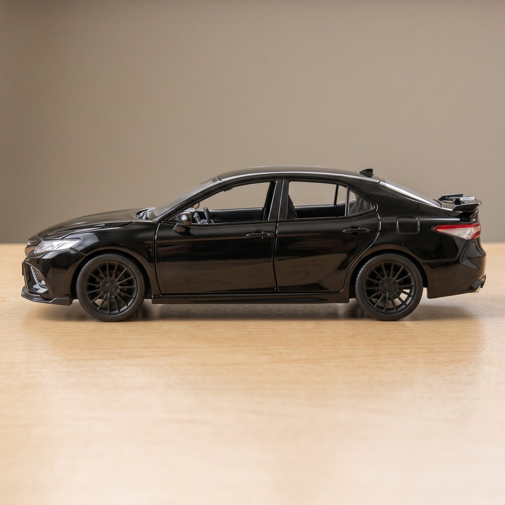 Toyota Camry Die-Cast Model Car 1:24 Scale | Premium Alloy Collectible