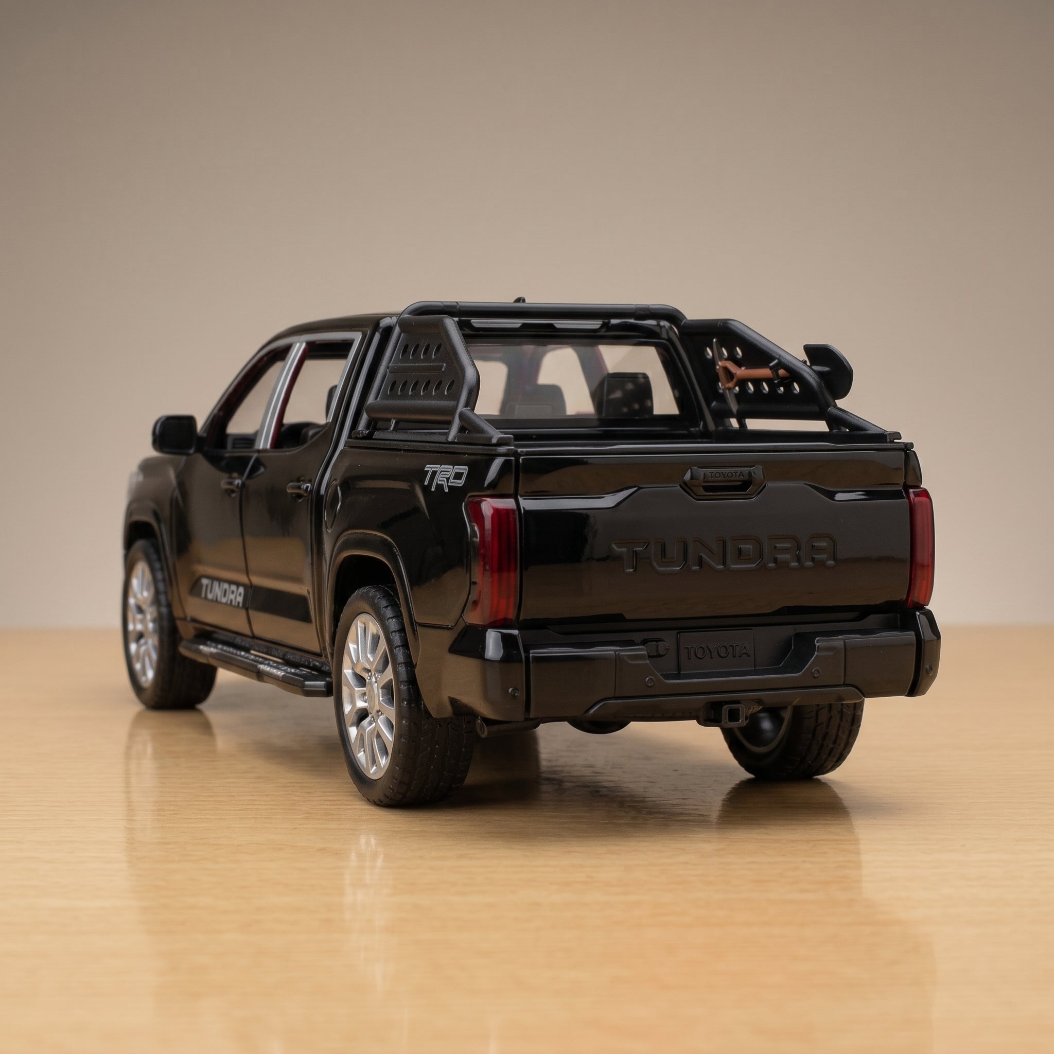 Toyota Tundra CrewMax Diecast Model – Black (1:32 Scale)