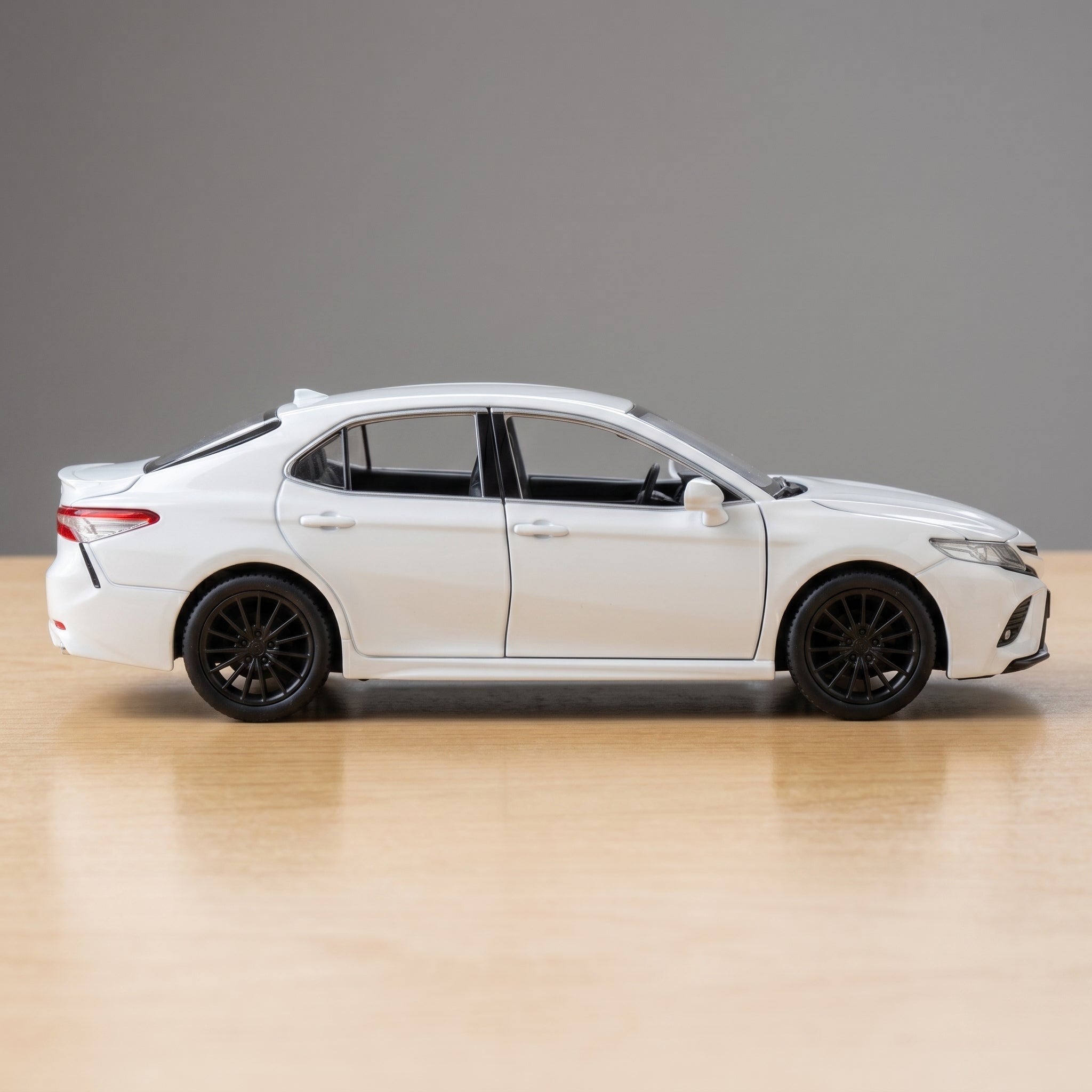 Toyota Camry Die-Cast Model Car 1:24 Scale | Premium Alloy Collectible