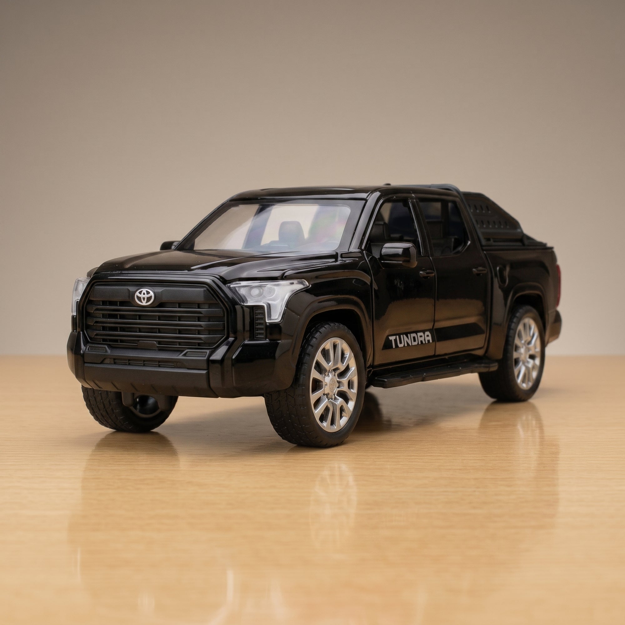 Toyota Tundra CrewMax Diecast Model – Black (1:32 Scale)