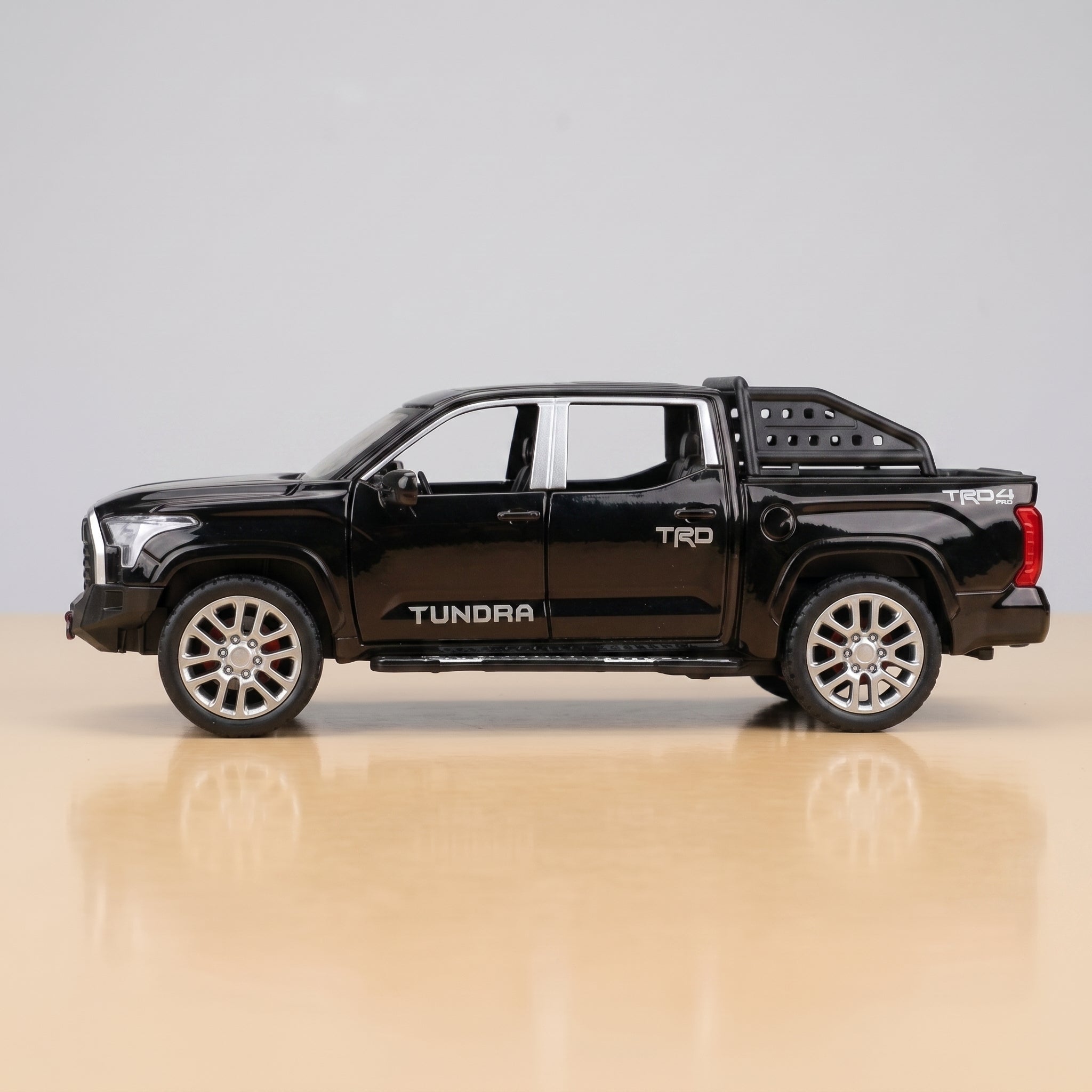 Toyota Tundra CrewMax Diecast Model – Black (1:32 Scale)