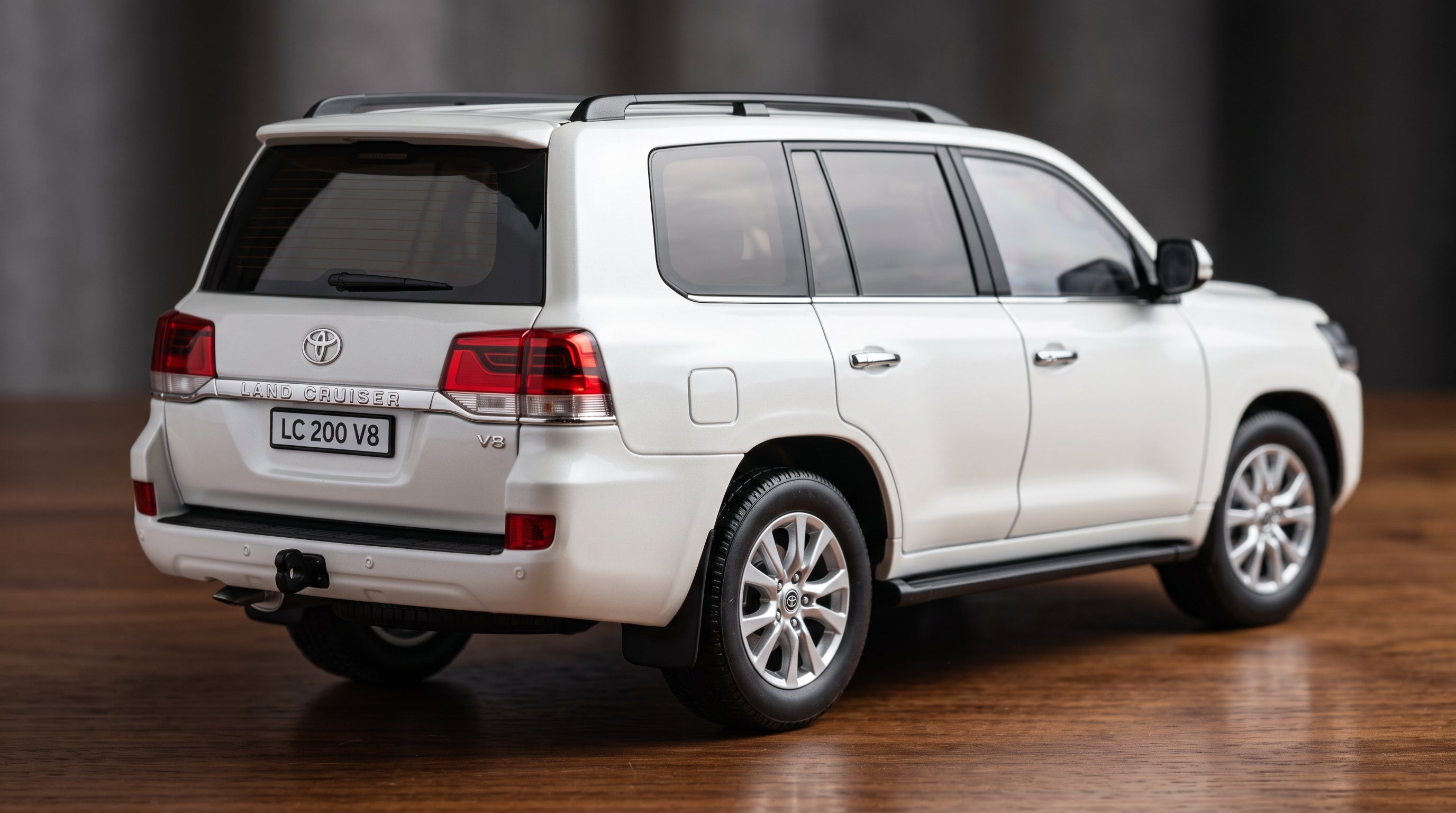 Land Cruiser 200 1:24 Scale Premium  DieCast Model
